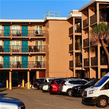Turtle Inn building - view from the parking lot